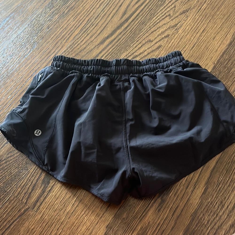 2.5 inch black lululemon shorts size 4